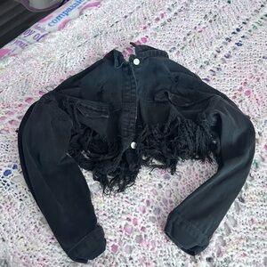 Cute cropped jacket! Good for a casual outfit